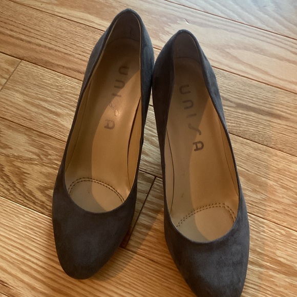 Dark gray heels - Picture 2 of 13